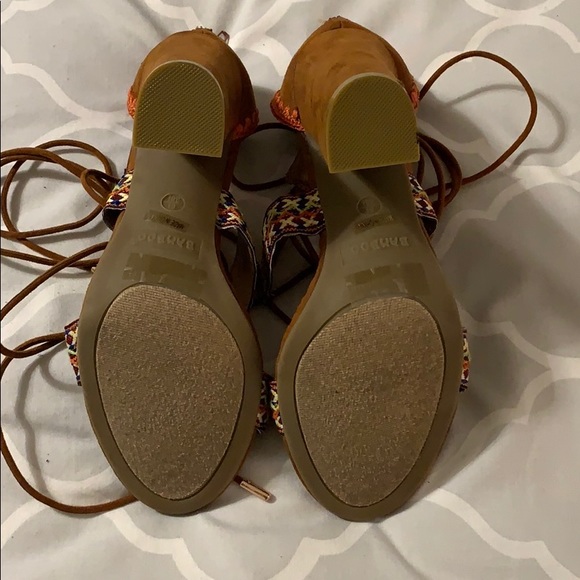 Tan suede embroidered sandals - Picture 5 of 6